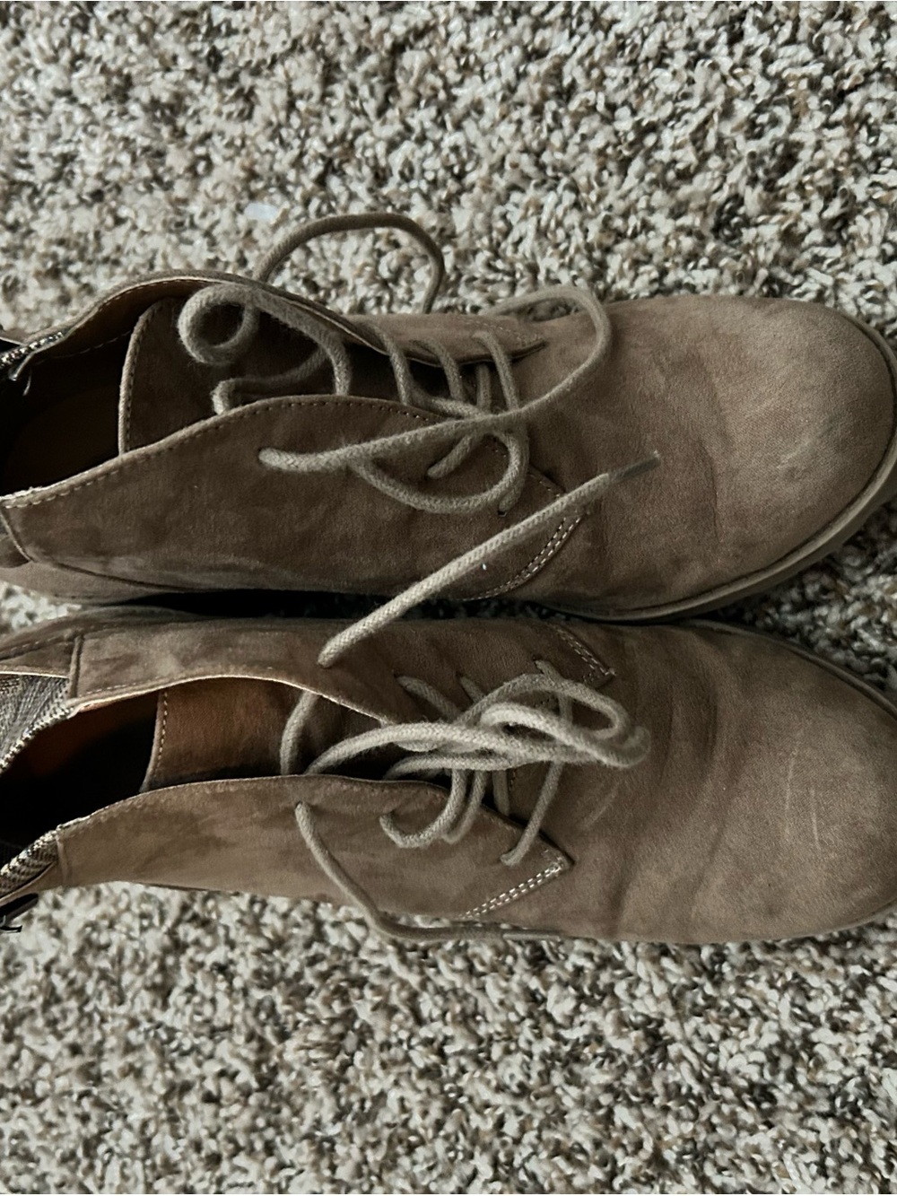 R2 light brown wedges